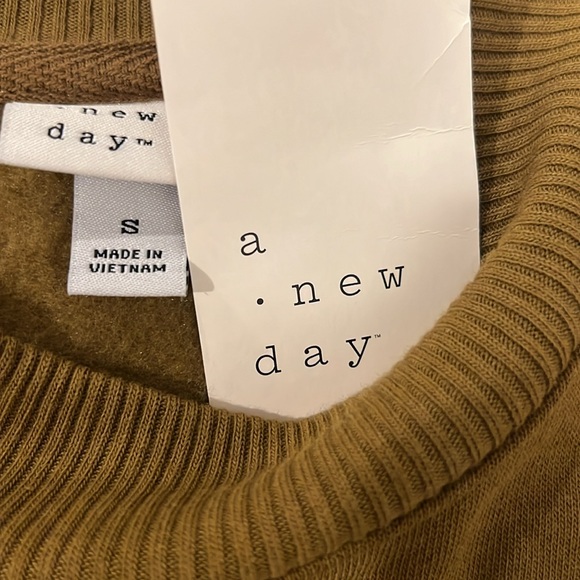 A NEW DAY PULLOVER - Picture 3 of 5